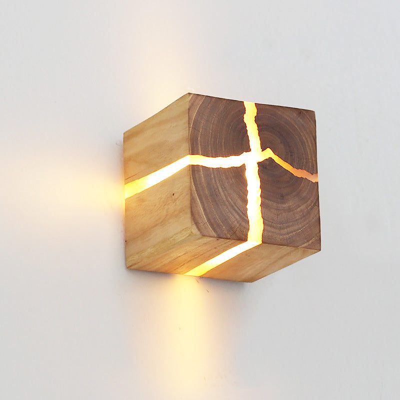 Solid Nordic log crack wall lamp