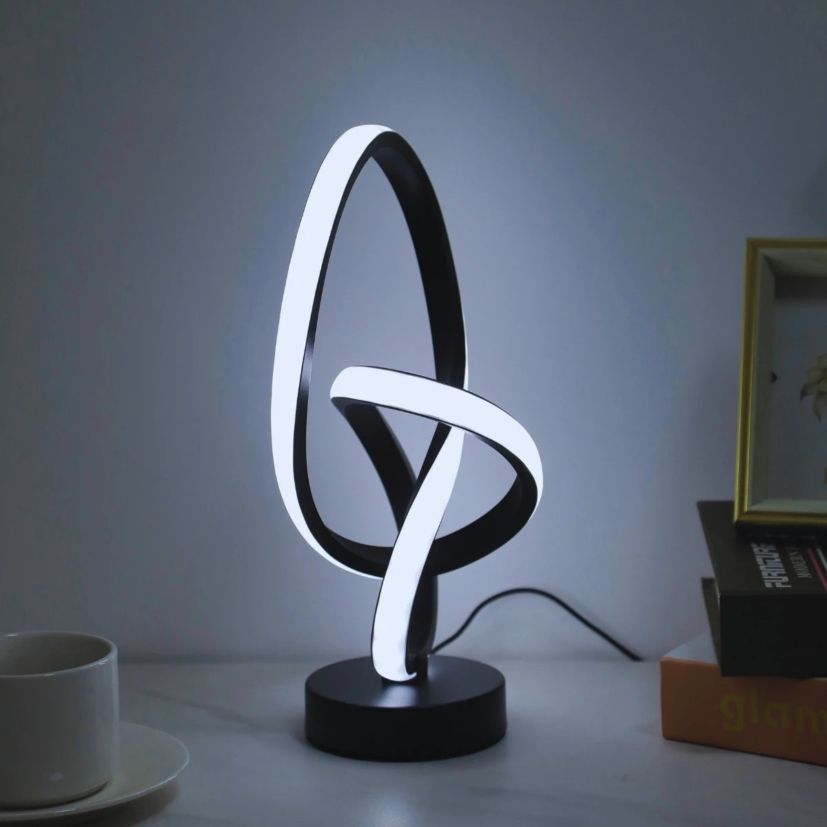 Simple and Creative LED Desk Lamp with USB Three Color Adjustable